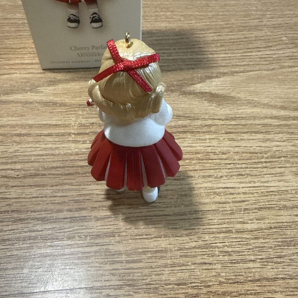 2007 HALLMARK KEEPSAKE ORNAMENT "CHERRY PARFAIT" MADAME ALEXANDER SERIES‎ #12 - Picture 7 of 10
